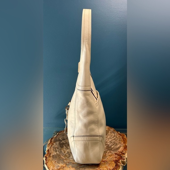 Vintage COACH Hamptons Hobo Clip Flap Chalk White Leather 8A67 EUC - Picture 9 of 16